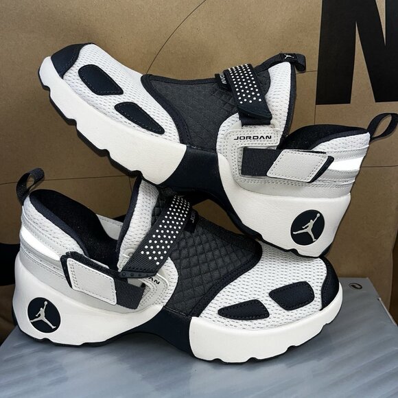 NEW Nike Jordan Trunner LX Light Orewood Brown HQ2164-102 Women's Size 9 - Picture 2 of 7